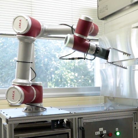 冷凍麺ゆでロボット